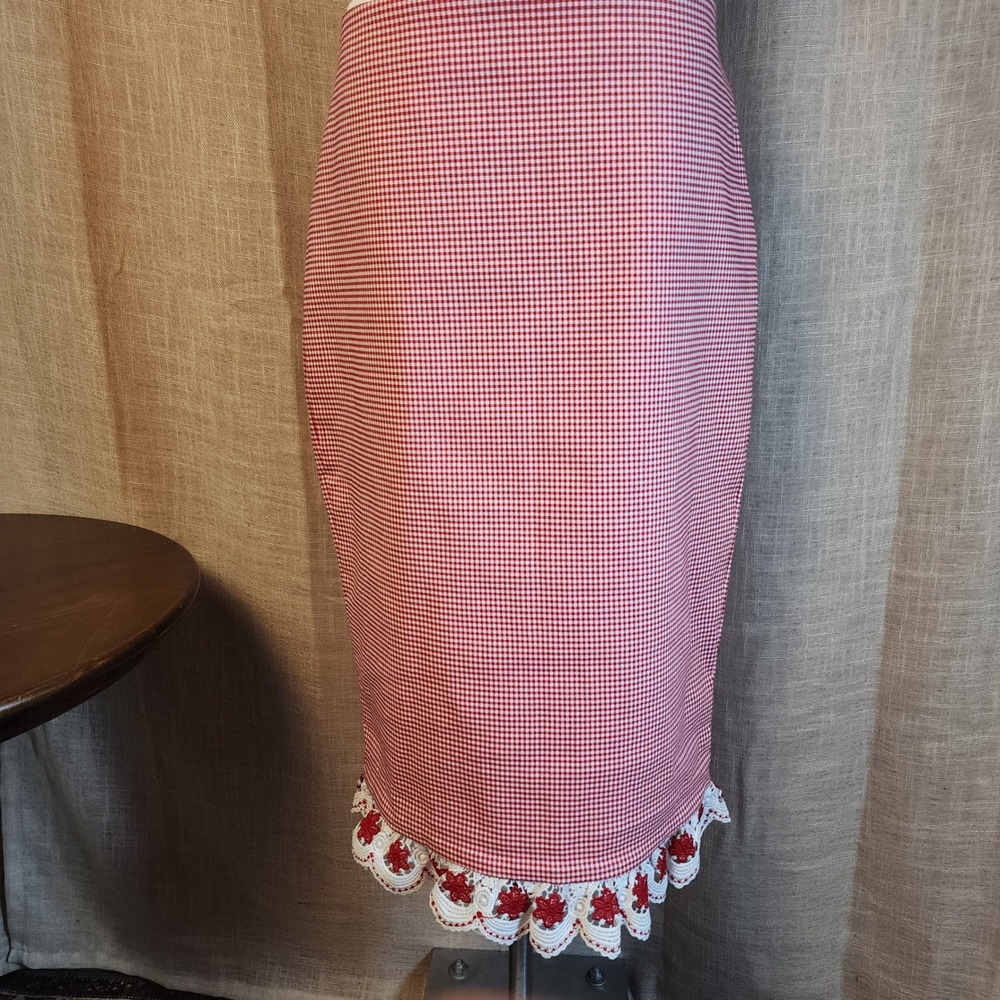 NY&C 7th Avenue Gingham Pencil Skirt Large Red White Lace Hem NWT